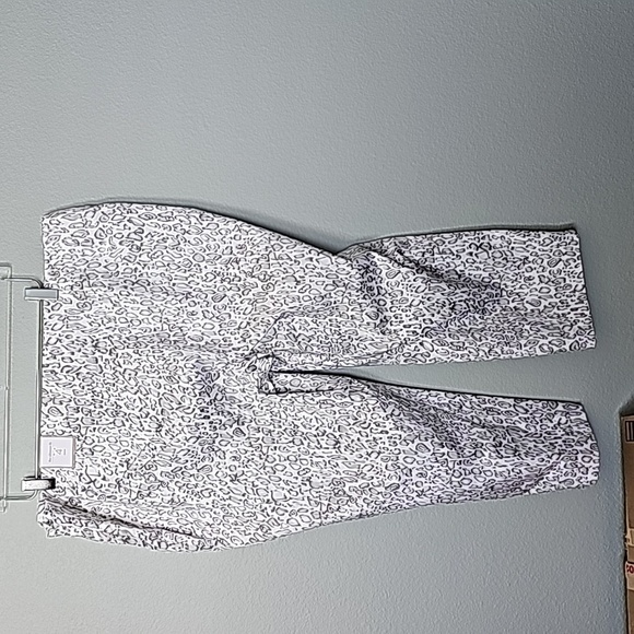 Chico's Mobwife Classy Neutral NWT size 4 Cheetah print crop pants XXL - Picture 6 of 9